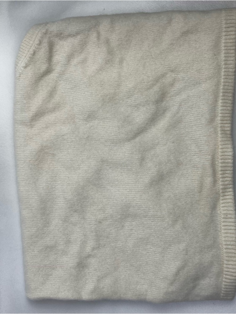 Aritzia 100% Cashmere Key Triangle Knit Scarf with Fringed Edge - Picture 6 of 10
